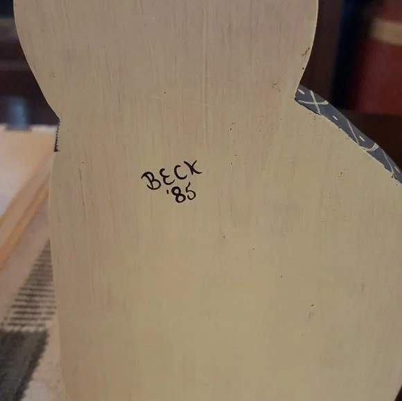 Cute hand painted wood cat - Picture 3 of 3